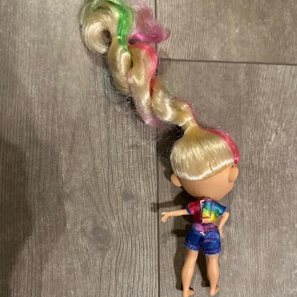 Hairdorables Loves Series 2 JoJo Siwa Doll Colorful Doll with Rainbow Hair
